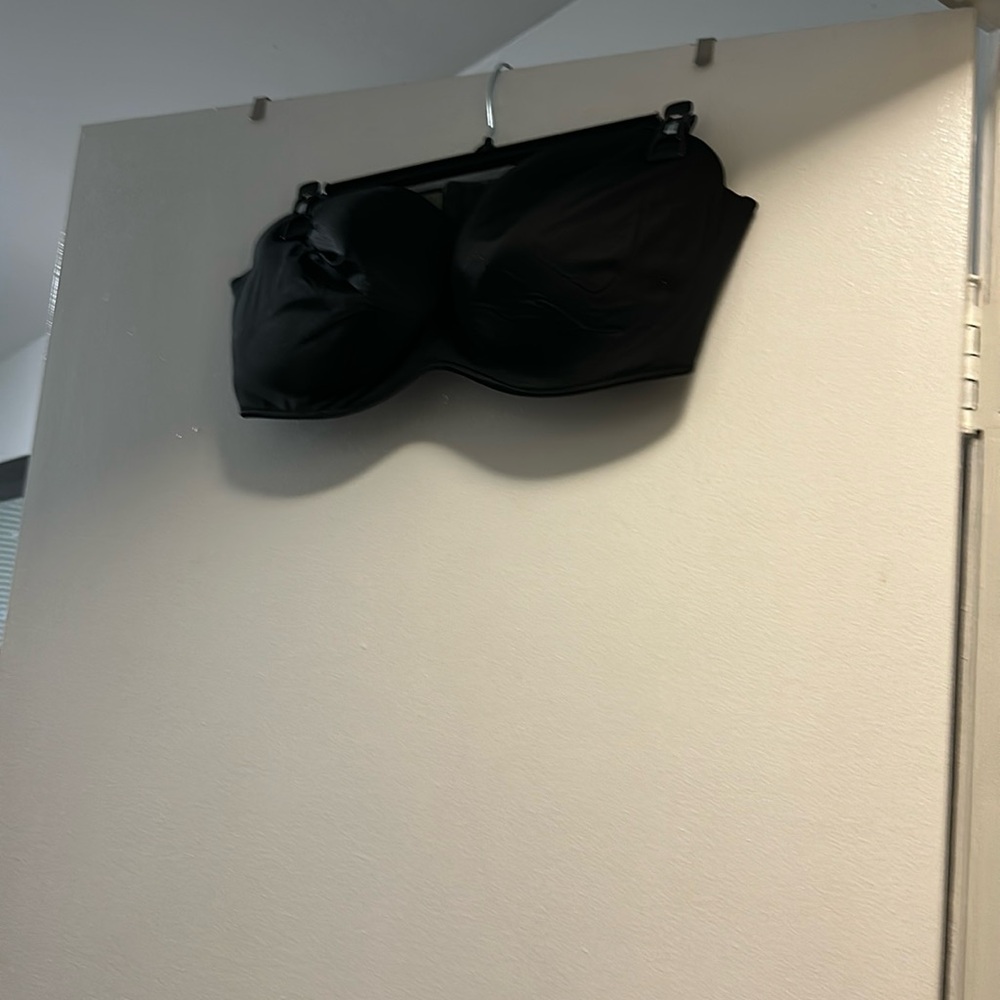 Used Strapless Bra with NO STRAPS Size 44DDD Black from Cacique